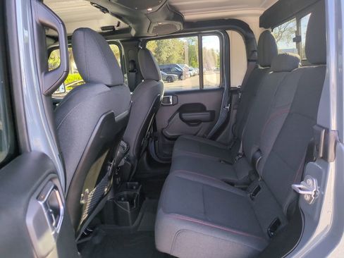 Used 2025 Jeep Gladiator Rubicon w/ Safety Group image 17