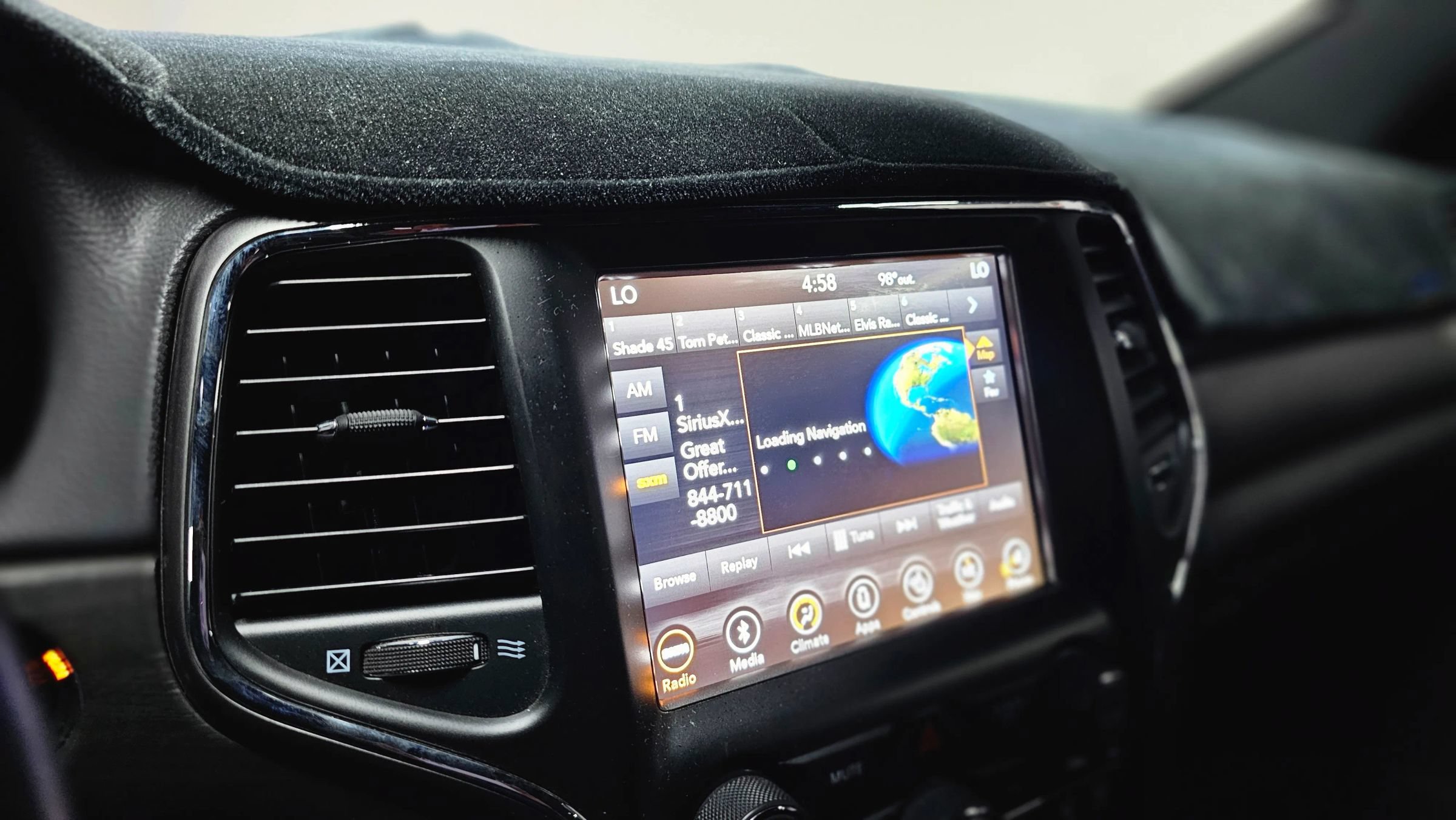 Used 2018 Jeep Grand Cherokee Laredo AWD/4WD image 40