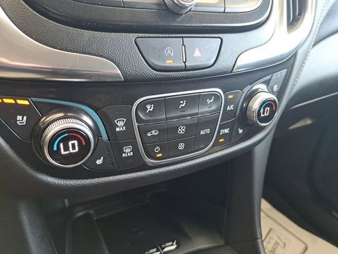 Used 2022 Chevrolet Equinox Premier AWD/4WD image 12