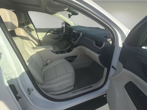 Used 2021 GMC Acadia Denali w/ Denali Technology Package image 13