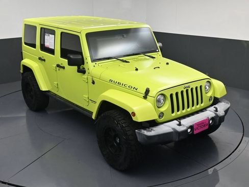 Used 2017 Jeep Wrangler Unlimited Rubicon w/ Connectivity Group AWD/4WD image 16