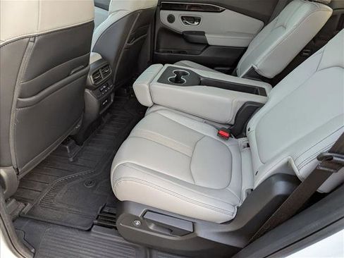 Certified 2023 Honda Pilot Touring image 13