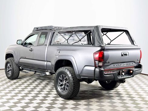 Used 2020 Toyota Tacoma SR5 AWD/4WD image 7