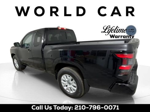 Used 2024 Nissan Frontier SV w/ SV Convenience Package RWD image 3