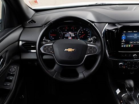 Used 2023 Chevrolet Traverse LT image 11