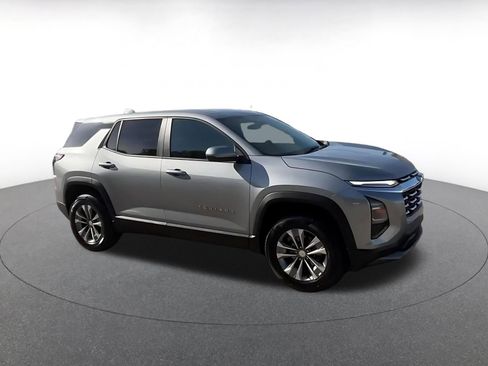 Used 2025 Chevrolet Equinox LT image 2