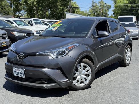 Used 2019 Toyota C-HR LE FWD image 2