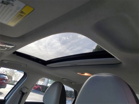 Used 2024 Hyundai Elantra Limited image 19