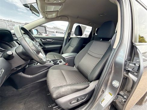 Used 2018 Nissan Rogue SV image 22