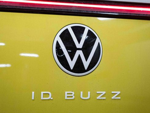 New 2025 Volkswagen ID. Buzz Pro S Plus image 5