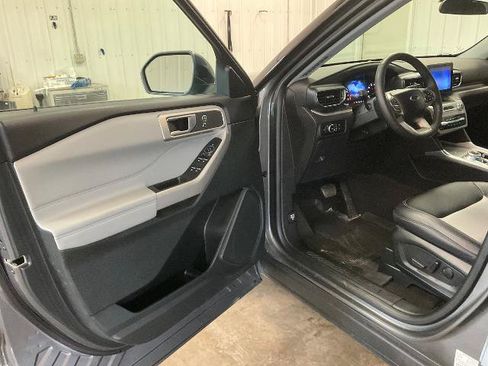 Certified 2024 Ford Explorer XLT w/ Equipment Group 202A AWD/4WD image 8
