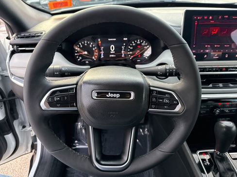 Used 2024 Jeep Compass Limited image 10