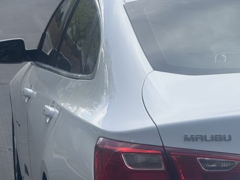 Used 2017 Chevrolet Malibu LT FWD image 16