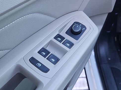 Certified 2022 Volkswagen Atlas SE image 18