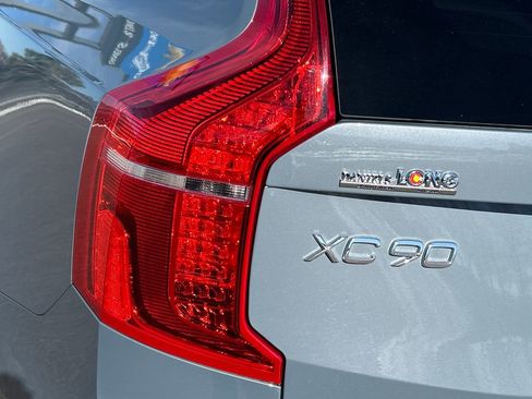 Used 2022 Volvo XC90 T6 Momentum image 35