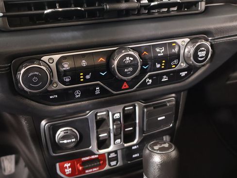 Used 2024 Jeep Wrangler Unlimited Rubicon w/ Technology Group AWD/4WD image 8