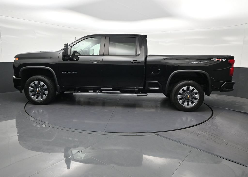 Used 2022 Chevrolet Silverado 2500 Custom w/ Custom Convenience Package AWD/4WD image 2