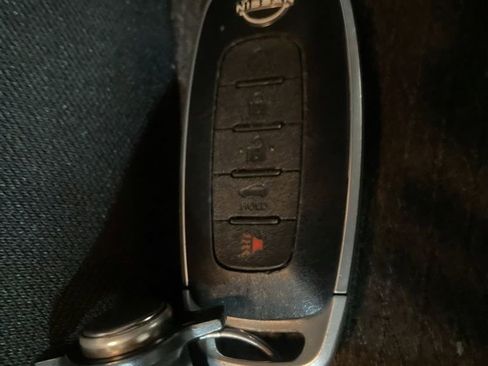 Used 2024 Nissan Rogue SV image 31