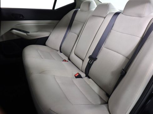 Used 2025 Nissan Altima 2.5 SV FWD image 32