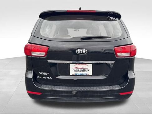 Used 2018 Kia Sedona L image 7