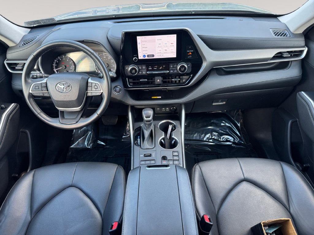 Used 2023 Toyota Highlander XLE AWD/4WD image 10