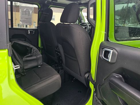 Used 2021 Jeep Gladiator Willys image 10