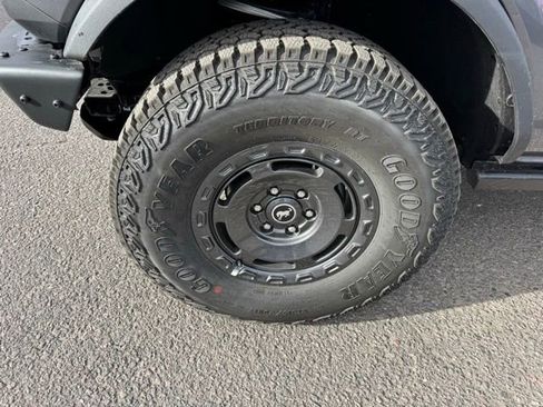 New 2025 Ford Bronco Badlands image 9