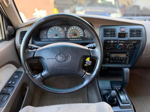 Used 2002 Toyota 4Runner SR5 AWD/4WD image 18