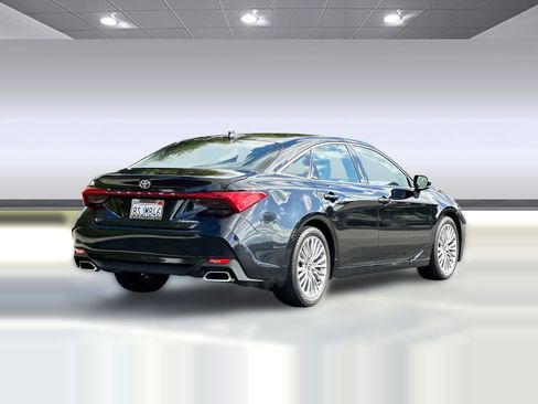 Used 2020 Toyota Avalon Limited image 8