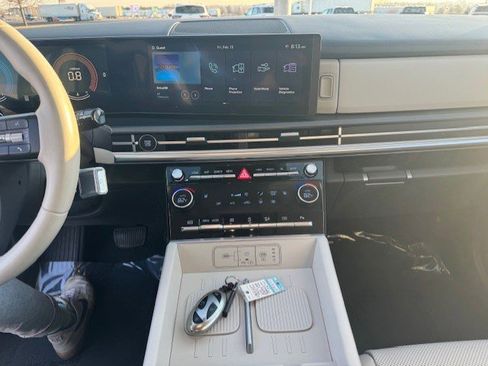 Used 2025 Hyundai Santa Fe SEL image 17