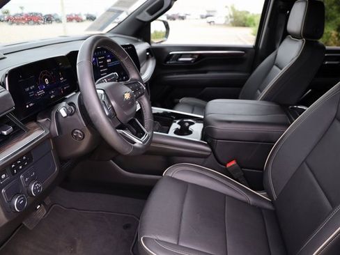 Certified 2025 Chevrolet Suburban Premier image 10