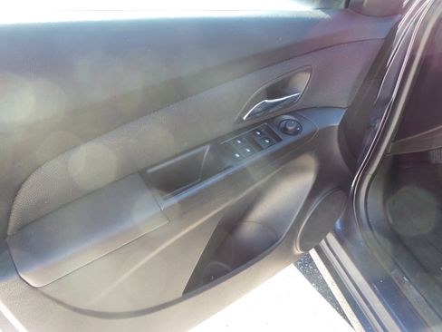 Used 2014 Chevrolet Cruze LT image 11