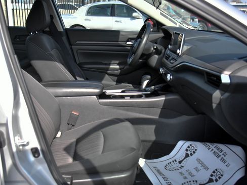 Used 2024 Nissan Altima 2.5 SV FWD image 40
