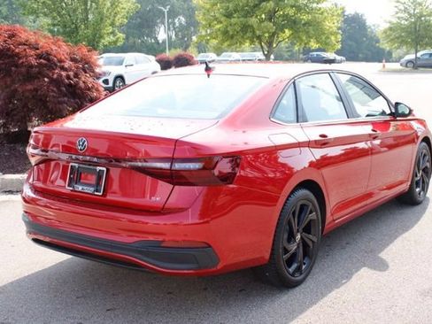 Used 2025 Volkswagen Jetta SE w/ Sunroof Package FWD image 3