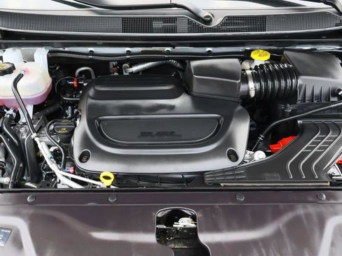 Used 2024 Chrysler Pacifica Limited w/ Uconnect Theater Family Group image 25