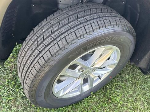 New 2025 Jeep Grand Cherokee L Laredo w/ Luxury Tech Group I image 23