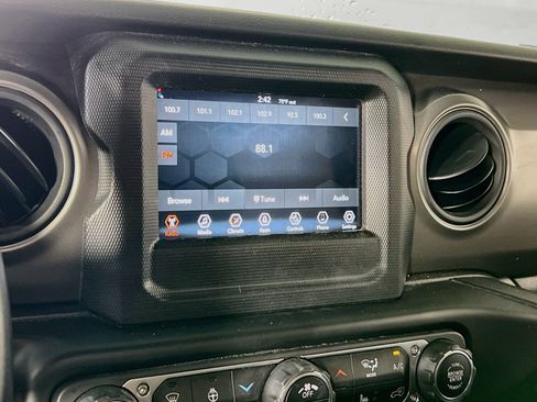 Used 2022 Jeep Wrangler Sport AWD/4WD image 14