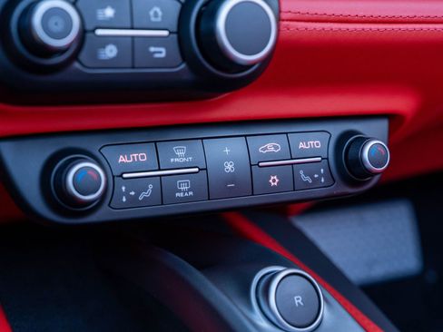 Certified 2019 Ferrari Portofino image 45