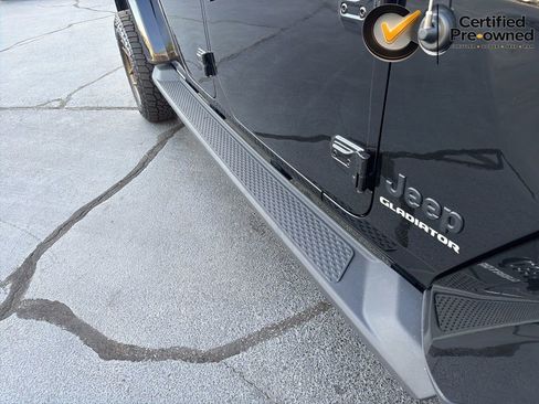 Certified 2022 Jeep Gladiator Overland AWD/4WD image 10