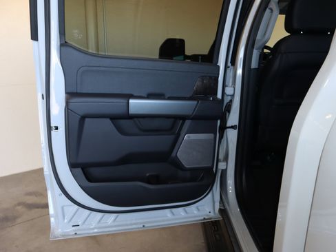 New 2026 Ford F250 Lariat w/ Black Appearance Package image 39