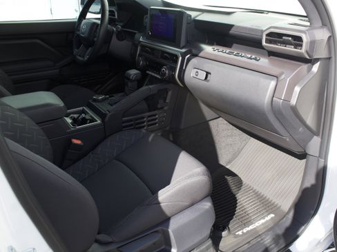 Used 2026 Toyota Tacoma SR5 image 34