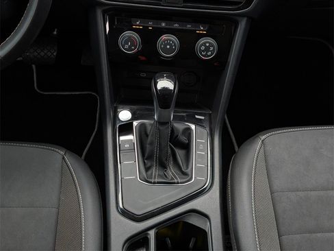 Used 2023 Volkswagen Taos SE w/ Panoramic Sunroof Package image 14