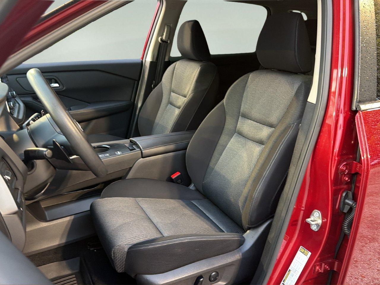 Used 2024 Nissan Rogue SV FWD image 11