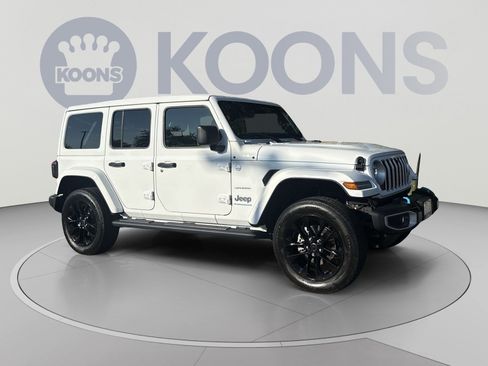 Used 2024 Jeep Wrangler Unlimited Sahara w/ Technology Group AWD/4WD image 10