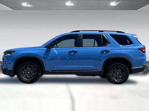 Used 2025 Honda Pilot TrailSport image 2