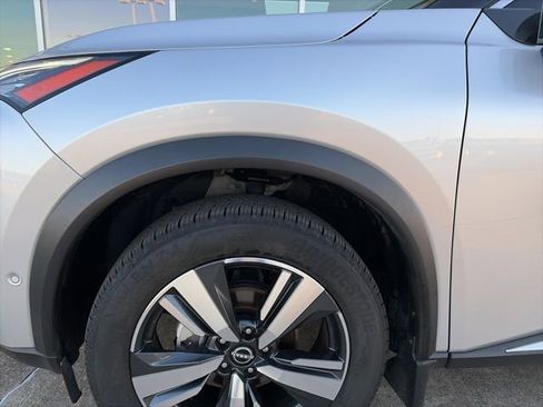 Used 2023 Nissan Rogue SL w/ SL Premium Package image 7