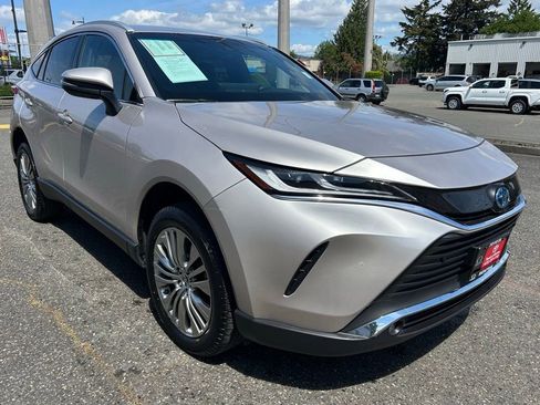 Certified 2023 Toyota Venza XLE AWD/4WD image 3
