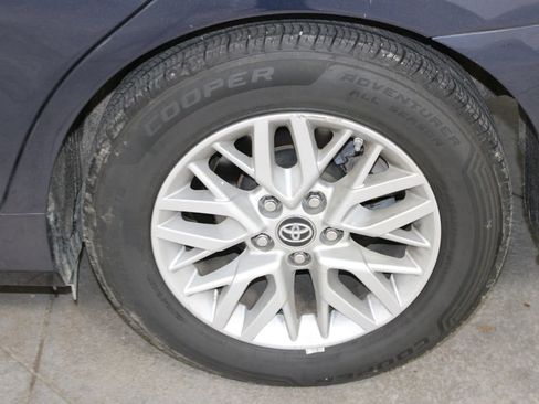 Used 2017 Toyota Camry LE image 41