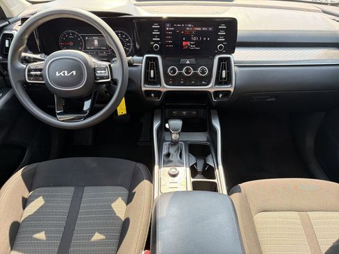 Used 2023 Kia Sorento LX image 15