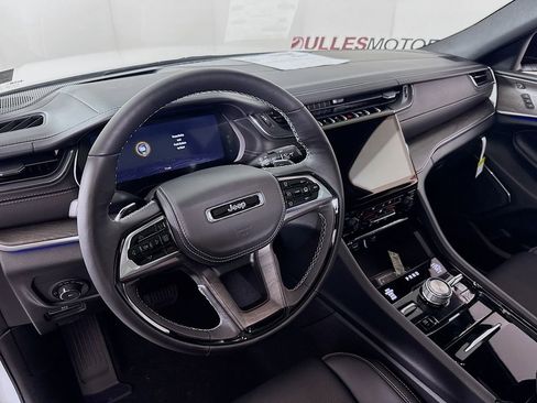 New 2025 Jeep Grand Cherokee Overland w/ Adv Protech Group III AWD/4WD image 9